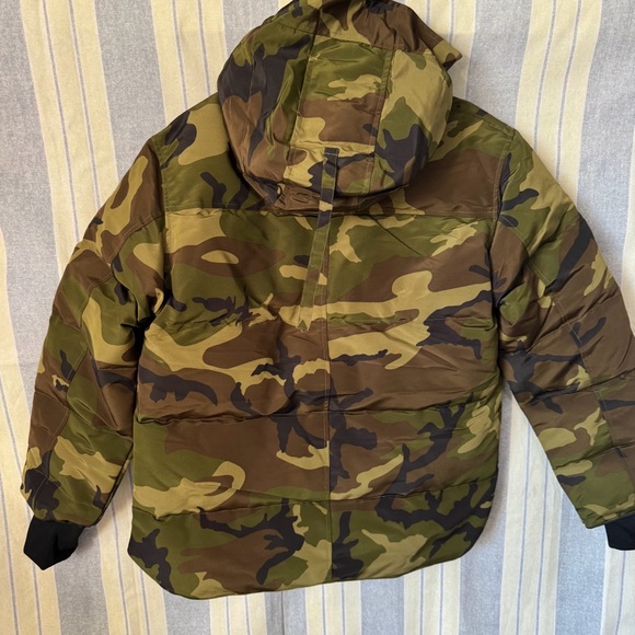 Canada Goose Men's Green Canouflage Puffer Jacket - Picture 5 of 9